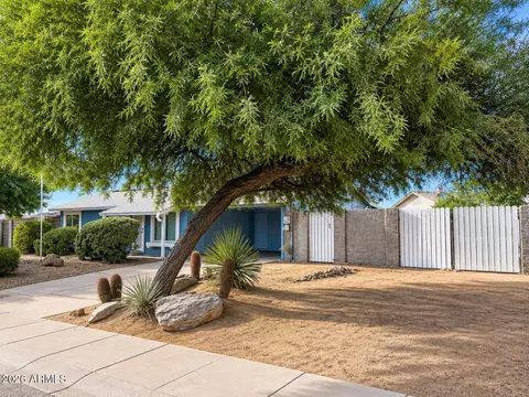 Exterior - 2031 E Vista Dr, Phoenix, AZ 85022 photo 3 of 8