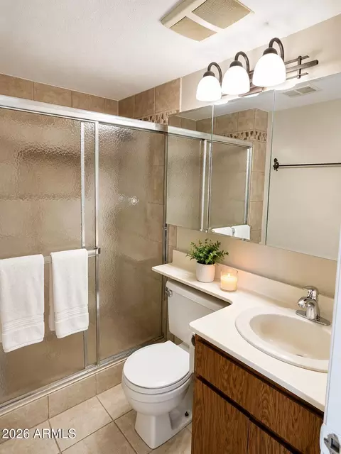 Bath - 2031 E Vista Dr, Phoenix, AZ 85022 photo 2 of 5