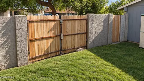 Exterior - 2031 E Vista Dr, Phoenix, AZ 85022 photo 10 of 11