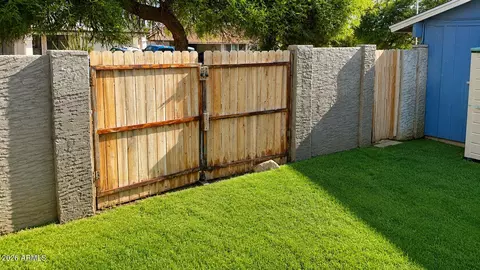 Exterior - 2031 E Vista Dr, Phoenix, AZ 85022 photo 7 of 8