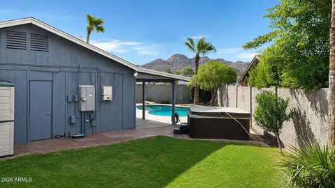 Exterior - 2031 E Vista Dr, Phoenix, AZ 85022 photo 6 of 8