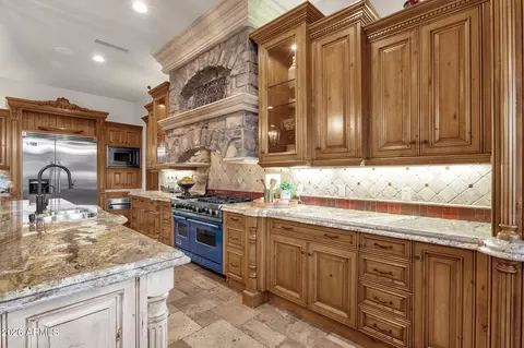 Kitchen - 2529 E Vaughn Ct, Gilbert, AZ 85234 photo 3 of 7