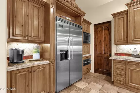 Kitchen - 2529 E Vaughn Ct, Gilbert, AZ 85234 photo 7 of 7