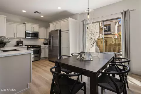 Dining - 3975 E Melinda Dr, Phoenix, AZ 85050 photo 4 of 4