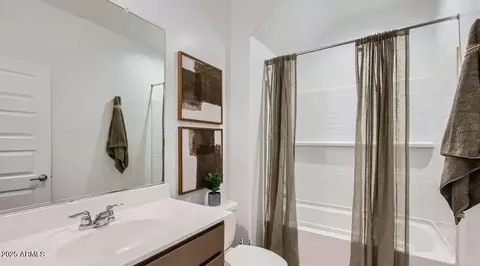 Bath - 9614 W Mitchell Dr, Phoenix, AZ 85037 photo 3 of 3