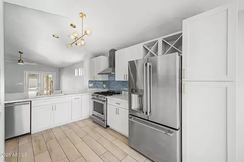Kitchen - 1687 E Cheyenne St, Gilbert, AZ 85296 photo 4 of 5
