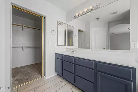 Bath - 1687 E Cheyenne St, Gilbert, AZ 85296 photo 3 of 4