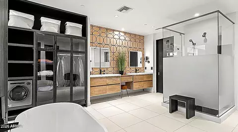 Bath - 5143 Exeter Blvd, Phoenix, AZ 85018 photo 4 of 5