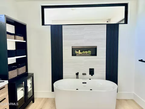 Bath - 5143 Exeter Blvd, Phoenix, AZ 85018 photo 5 of 5