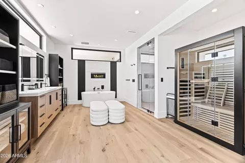 Bath - 5143 Exeter Blvd, Phoenix, AZ 85018 photo 1 of 5