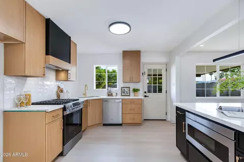 Kitchen - 2513 E Turney Ave, Phoenix, AZ 85016 photo 5 of 5