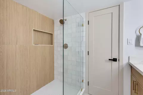 Bath - 2513 E Turney Ave, Phoenix, AZ 85016 photo 2 of 4