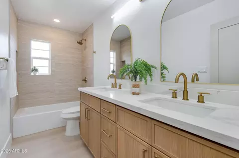 Bath - 2513 E Turney Ave, Phoenix, AZ 85016 photo 4 of 4