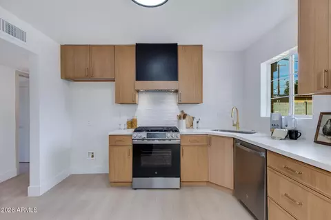 Kitchen - 2513 E Turney Ave, Phoenix, AZ 85016 photo 2 of 5