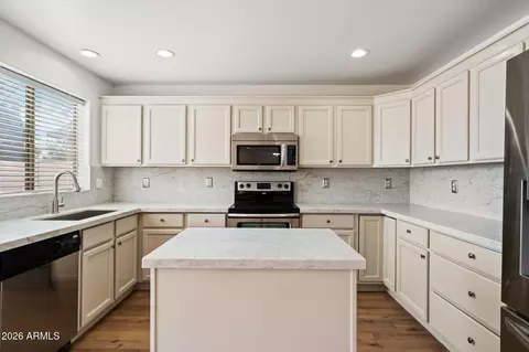 Kitchen - 3843 E Vaughn Ave, Gilbert, AZ 85234 photo 4 of 5
