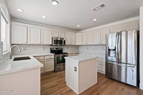 Kitchen - 3843 E Vaughn Ave, Gilbert, AZ 85234 photo 1 of 5