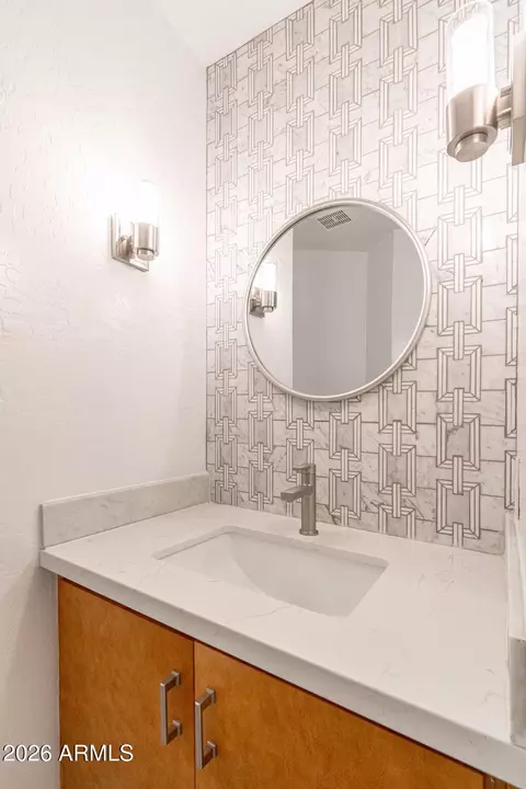 Bath - 1979 E Chilton Dr, Tempe, AZ 85283 photo 6 of 9