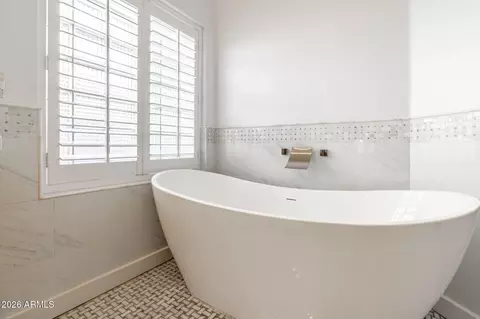 Bath - 1979 E Chilton Dr, Tempe, AZ 85283 photo 2 of 9