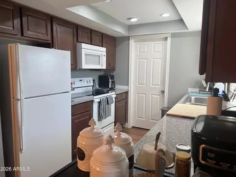 Kitchen - 6943 W Devonshire Ave #1355, Phoenix, AZ 85033 photo 1 of 1