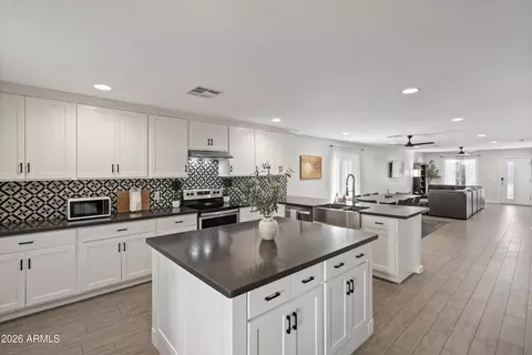 Kitchen - 2324 E Harvard St, Phoenix, AZ 85006 photo 2 of 5