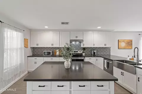 Kitchen - 2324 E Harvard St, Phoenix, AZ 85006 photo 3 of 5