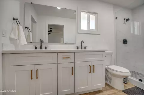 Bath - 1725 W Mitchell Dr, Phoenix, AZ 85015 photo 1 of 4