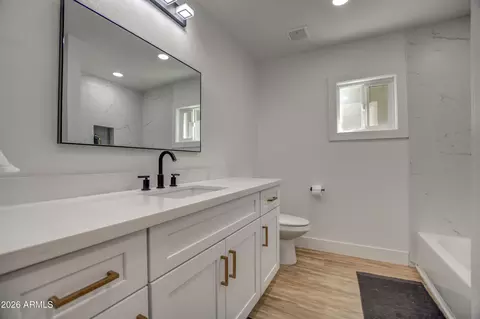 Bath - 1725 W Mitchell Dr, Phoenix, AZ 85015 photo 3 of 4