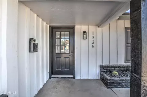 Entry Way - 1725 W Mitchell Dr, Phoenix, AZ 85015 photo 1 of 3