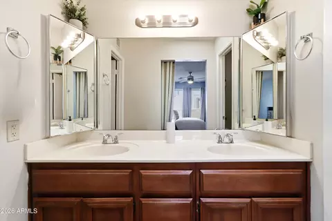 Bath - 816 E Morningside Dr, Phoenix, AZ 85022 photo 2 of 3