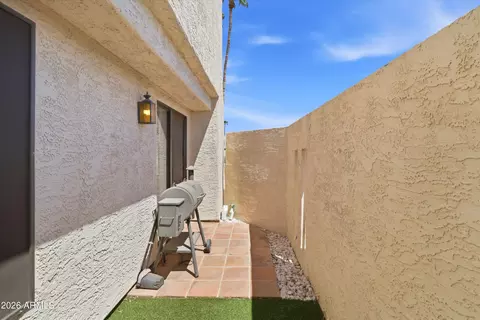 Exterior - 816 E Morningside Dr, Phoenix, AZ 85022 photo 3 of 5