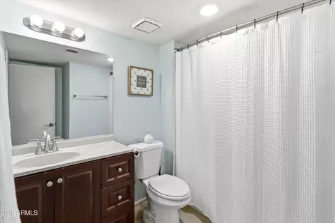 Bath - 816 E Morningside Dr, Phoenix, AZ 85022 photo 1 of 3
