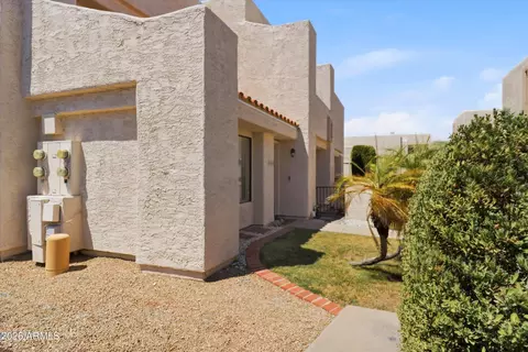 Exterior - 816 E Morningside Dr, Phoenix, AZ 85022 photo 4 of 5