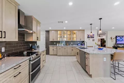 Kitchen - 2045 E Ruby Ln, Phoenix, AZ 85024 photo 6 of 8