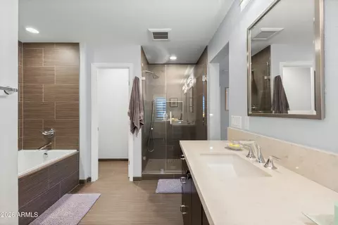Bath - 2045 E Ruby Ln, Phoenix, AZ 85024 photo 3 of 6