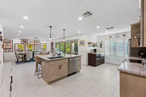 Kitchen - 2045 E Ruby Ln, Phoenix, AZ 85024 photo 5 of 8
