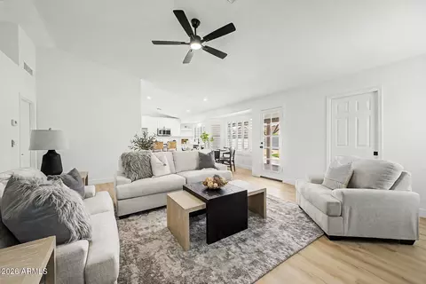 Living - 685 E Linda Ln, Gilbert, AZ 85234 photo 4 of 4