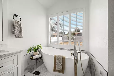 Bath - 685 E Linda Ln, Gilbert, AZ 85234 photo 2 of 4