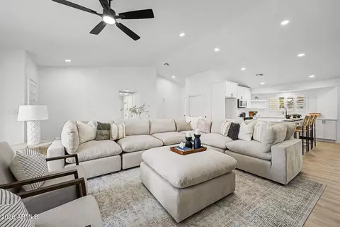 Living - 685 E Linda Ln, Gilbert, AZ 85234 photo 2 of 4