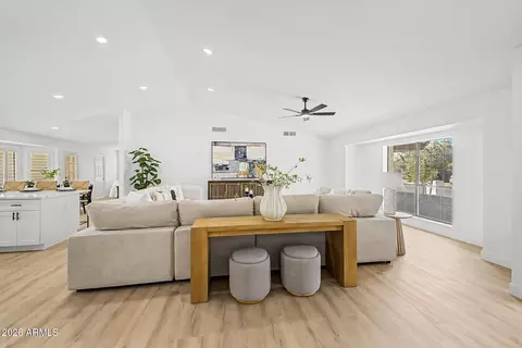 Living - 685 E Linda Ln, Gilbert, AZ 85234 photo 1 of 4