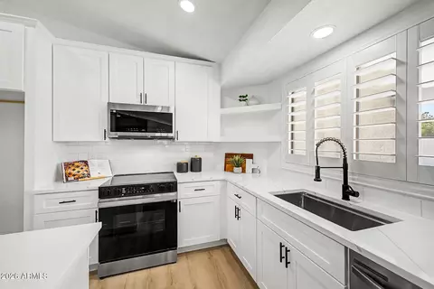 Kitchen - 685 E Linda Ln, Gilbert, AZ 85234 photo 4 of 4
