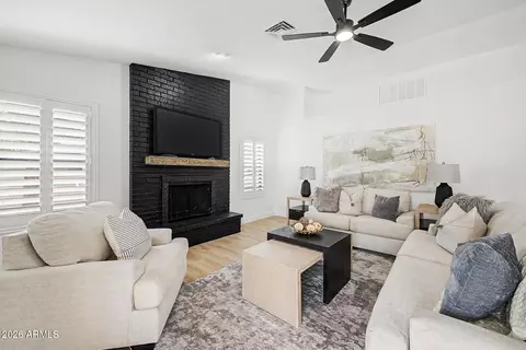 Living - 685 E Linda Ln, Gilbert, AZ 85234 photo 3 of 4