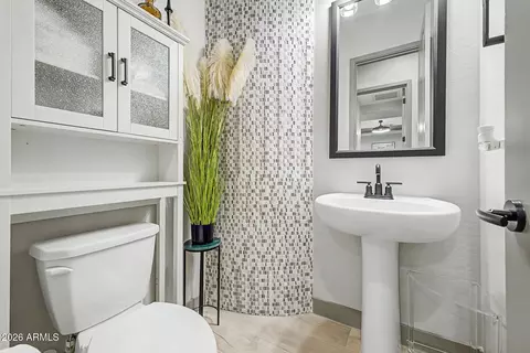 Bath - 4101 E Jesse St, Gilbert, AZ 85295 photo 1 of 5