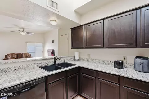 Kitchen - 1643 E Wagoner Rd, Phoenix, AZ 85022 photo 2 of 3