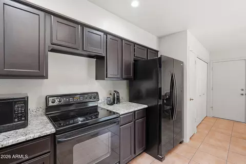 Kitchen - 1643 E Wagoner Rd, Phoenix, AZ 85022 photo 3 of 3