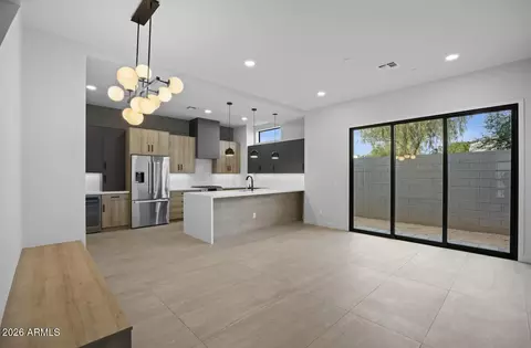 Living - 377 E Windsor Ave #3, Phoenix, AZ 85004 photo 1 of 1