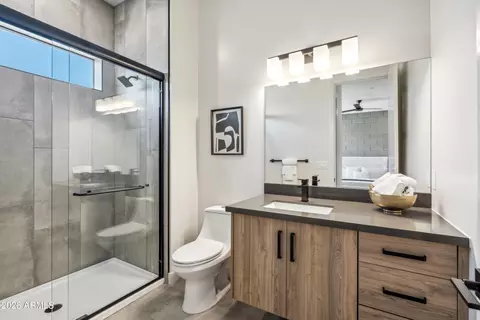 Bath - 377 E Windsor Ave #3, Phoenix, AZ 85004 photo 4 of 4