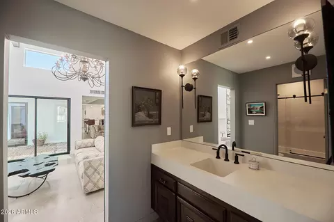 Bath - 1919 E Medlock Dr, Phoenix, AZ 85016 photo 2 of 3