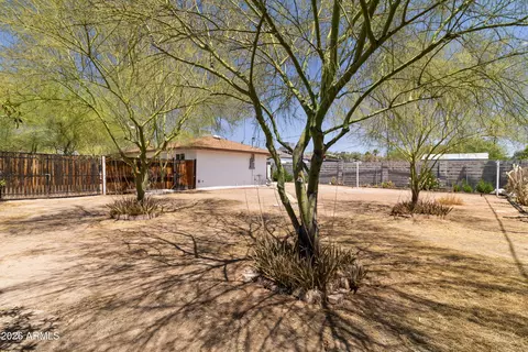 Exterior - 4301 N 15th Dr, Phoenix, AZ 85015 photo 3 of 5