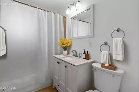 Bath - 4301 N 15th Dr, Phoenix, AZ 85015 photo 2 of 2