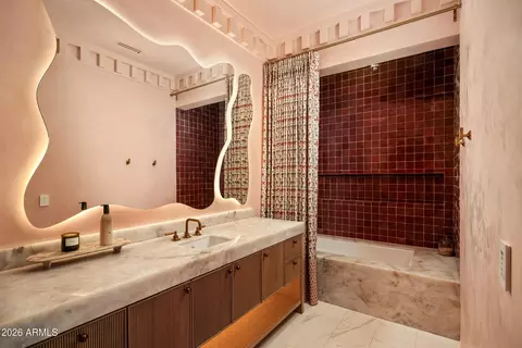 Bath - 5626 E Montecito Ave, Phoenix, AZ 85018 photo 5 of 8